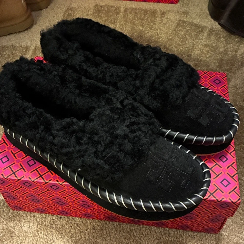 Tory Burch black shearling size 7.5 - Picture 1 of 3